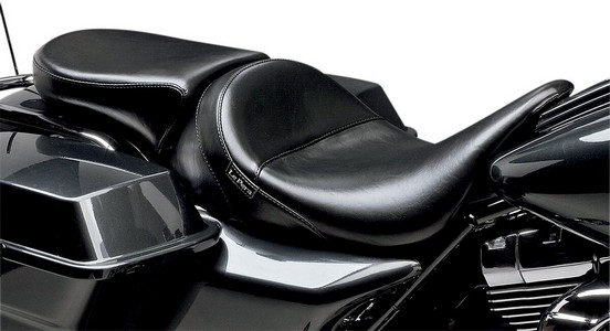 Le Pera Solo Seat Aviator Smooth Black Seat Aviator 08-19Fl i gruppen Reservdelar & Tillbehr / Ram och chassidelar / Sadlar / Sadlar Touring hos Blixt&Dunder AB (08010584)