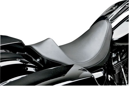 Le Pera Seat Solo Villian Smooth Black Seat Solo Vilian Fl 08-19 i gruppen Reservdelar & Tillbehr / Ram och chassidelar / Sadlar / Sadlar Touring hos Blixt&Dunder AB (08010613)