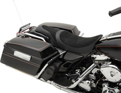 Drag Specialties Seat Caballero Diamond Stitched Faux Suede Black Seat i gruppen Reservdelar & Tillbehr / Ram och chassidelar / Sadlar / Sadlar Touring hos Blixt&Dunder AB (08011134)