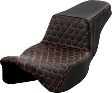 Saddlemen Step-Up Seat - Extended Reach - Orange Stitch Seat Step Up F i gruppen Reservdelar & Tillbehr / Ram och chassidelar / Sadlar / Sadlar Touring hos Blixt&Dunder AB (08011563)