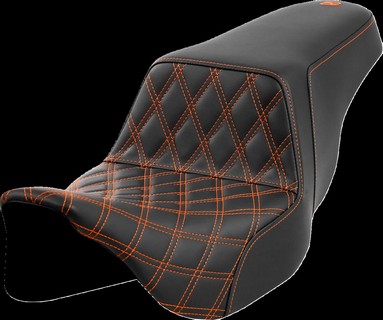 Saddlemen Step-Up Seat - Front Lattice Stitch - Orange Stitch Seat Ste i gruppen Reservdelar & Tillbehr / Ram och chassidelar / Sadlar / Sadlar Touring hos Blixt&Dunder AB (08011573)