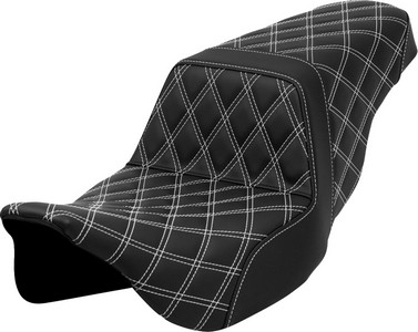 Saddlemen Step-Up Seat - Lattice Stitch - White Stitch Seat Step Up Ls i gruppen Reservdelar & Tillbehr / Ram och chassidelar / Sadlar / Sadlar Touring hos Blixt&Dunder AB (08011587)
