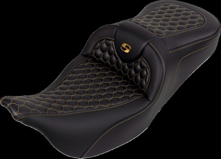 Saddlemen Roadsofa? Seat - Honeycomb - Gold Stitch - Without Backres i gruppen Reservdelar & Tillbehr / Ram och chassidelar / Sadlar / Sadlar Touring hos Blixt&Dunder AB (08011642)