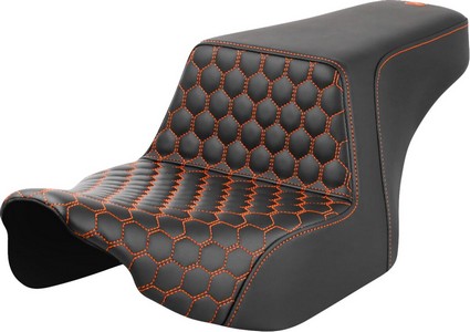 Saddlemen Step-Up Seat - Front Honeycomb - Orange Stitching Seat Step i gruppen Reservdelar & Tillbehr / Ram och chassidelar / Sadlar / Sadlar Touring hos Blixt&Dunder AB (08011827)