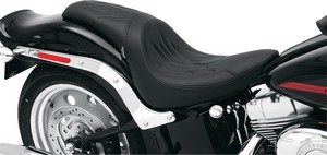 Drag Specialties Seat Predator Rear Full Length Vinyl Black Seat Pred i gruppen Reservdelar & Tillbehr / Ram och chassidelar / Sadlar / Sadlar Softail hos Blixt&Dunder AB (08020393)