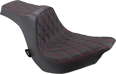 Drag Specialties Seat Pred Iii Dia Red Vnl Seat Pred Iii Dia Red Vnl i gruppen  hos Blixt&Dunder AB (08021190)