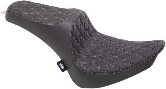 Drag Specialties Seat Pred Iii Dbldia Slvr Seat Pred Iii Dbldia Slvr i gruppen  hos Blixt&Dunder AB (08021360)