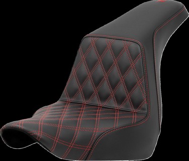 Saddlemen Seat Step Up Ls Driver Red Stitch Seat Step Up Flsb/Fxlr 18- i gruppen Reservdelar & Tillbehr / Ram och chassidelar / Sadlar / Sadlar Softail hos Blixt&Dunder AB (08021573)