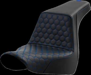Saddlemen Seat Step Up Hc Blue Stitch Seat Step Up Flsb/Fxlr 18-Up - i gruppen Reservdelar & Tillbehr / Ram och chassidelar / Sadlar / Sadlar Softail hos Blixt&Dunder AB (08021582)