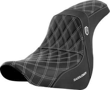 Saddlemen Seat Sdc Perf Gripper White Stitch Seat Pro Serie Sdc Flsb/F i gruppen Reservdelar & Tillbehr / Ram och chassidelar / Sadlar / Sadlar Softail hos Blixt&Dunder AB (08021596)