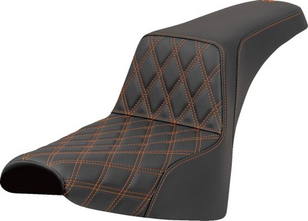 Saddlemen Seat Step Up Ls Orange Stitch Seat Step Up Fxbb/Fxst 18-Up - i gruppen Reservdelar & Tillbehr / Ram och chassidelar / Sadlar / Sadlar Softail hos Blixt&Dunder AB (08021653)