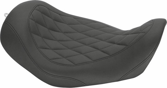 Mustang Seat Wide Tripper? Solo Diamond Stitched Black Seat Wdtrp Dimn i gruppen Reservdelar & Tillbehr / Ram och chassidelar / Sadlar / Sadlar Dyna (FXD) hos Blixt&Dunder AB (08030395)