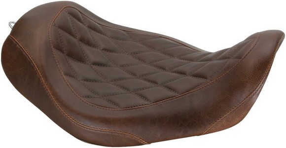 Mustang Seat Wide Tripper? Solo Diamond Stitched Brown Seat Wdtrpbrnso i gruppen Reservdelar & Tillbehr / Ram och chassidelar / Sadlar / Sadlar Dyna (FXD) hos Blixt&Dunder AB (08030397)