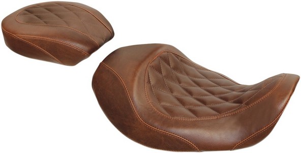 Mustang Seat Wide Tripper? Forward Solo Diamond Stitched Brown Seat Wd i gruppen Reservdelar & Tillbehr / Ram och chassidelar / Sadlar / Sadlar Dyna (FXD) hos Blixt&Dunder AB (08030402)