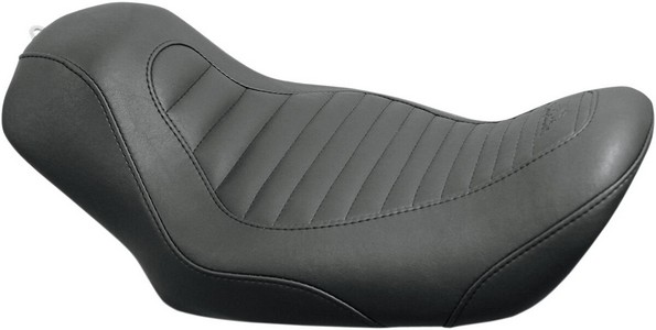 Mustang Seat Tripper? Solo Tuck N' Roll Stitched Seat Trpr Tk Rl Solo i gruppen Reservdelar & Tillbehr / Ram och chassidelar / Sadlar / Sadlar Dyna (FXD) hos Blixt&Dunder AB (08030424)