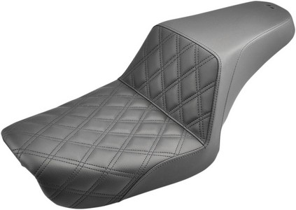 Saddlemen 2-Up Seat Step Up Front|Rear Saddlehyde?|Saddlegel? Black Se i gruppen Reservdelar & Tillbehr / Ram och chassidelar / Sadlar / Saddlemen hos Blixt&Dunder AB (08030530)