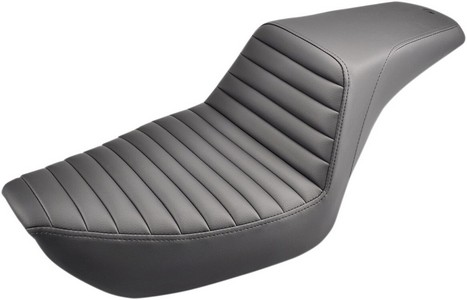 Saddlemen 2-Up Seat Step Up Front|Rear Saddlehyde?|Saddlegel? Black Se i gruppen Reservdelar & Tillbehr / Ram och chassidelar / Sadlar / Saddlemen hos Blixt&Dunder AB (08030531)