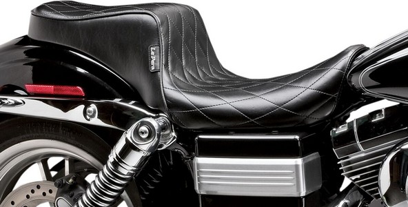 Le Pera Seat Cherokee 2-Up Diamond Stitch Black Seat Cher Dmd 96-03Fxd i gruppen Reservdelar & Tillbehr / Ram och chassidelar / Sadlar / Sadlar Sportster hos Blixt&Dunder AB (08030537)