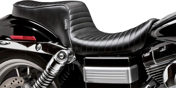 Le Pera Seat Cherokee 2-Up Pleated Stitch Black Seat Cher Plt 96-03Fxd i gruppen Reservdelar & Tillbehr / Ram och chassidelar / Sadlar / Sadlar Sportster hos Blixt&Dunder AB (08030538)