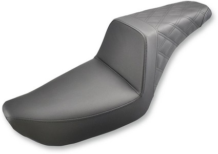 Saddlemen 2-Up Seat Step Up Front|Rear Saddlehyde?|Saddlegel? Black Se i gruppen Reservdelar & Tillbehr / Ram och chassidelar / Sadlar / Saddlemen hos Blixt&Dunder AB (08030561)