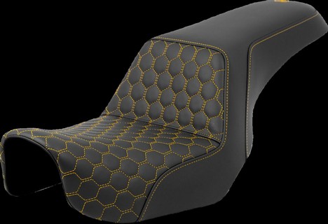 Saddlemen Seat Step Up Hc Gold Stitch Seat Step Up Hc Gold Stitch i gruppen Reservdelar & Tillbehr / Ram och chassidelar / Sadlar / Sadlar Dyna (FXD) hos Blixt&Dunder AB (08030720)