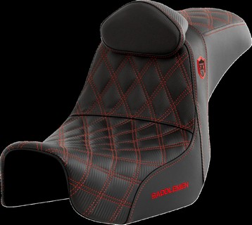 Saddlemen Pro Series Sdc Performance Seat - With Backrest - Red Stitch i gruppen Reservdelar & Tillbehr / Ram och chassidelar / Sadlar / Sadlar Dyna (FXD) hos Blixt&Dunder AB (08030737)