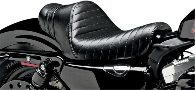 Le Pera Seat Stubs Spoiler Black With Black Pleated Speed Stripes Seat i gruppen Reservdelar & Tillbehr / Ram och chassidelar / Sadlar / Sadlar Sportster hos Blixt&Dunder AB (08040471)