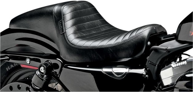 Le Pera Seat Daytona Full-Length Pleated Black Seat Daytona Pltd 10-19 i gruppen Reservdelar & Tillbehr / Ram och chassidelar / Sadlar / Sadlar Sportster hos Blixt&Dunder AB (08040475)