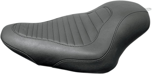 Mustang Seat Tripper? Ssolo Tuck N' Roll Stitch Seat Trprtk Rl Solo Xl i gruppen Reservdelar & Tillbehr / Ram och chassidelar / Sadlar / Sadlar Sportster hos Blixt&Dunder AB (08040476)