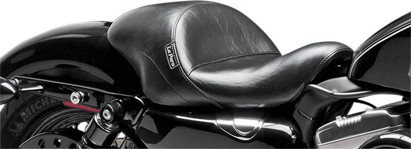 Le Pera Seat Aviator Solo Up Front Smooth Black Seat Aviator Up Front i gruppen Reservdelar & Tillbehr / Ram och chassidelar / Sadlar / Sadlar Sportster hos Blixt&Dunder AB (08040588)