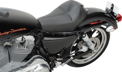 Saddlemen Solo Seat Dominator Front Vinyl|Saddlegel?|Gel Channel Carbo i gruppen Reservdelar & Tillbehr / Ram och chassidelar / Sadlar / Sadlar Sportster hos Blixt&Dunder AB (08040643)