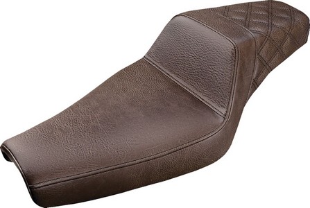 Saddlemen 2-Up Seat Step Up Front|Rear Saddlehyde? Brown Seat Stepup B i gruppen Reservdelar & Tillbehr / Ram och chassidelar / Sadlar / Saddlemen hos Blixt&Dunder AB (08040688)