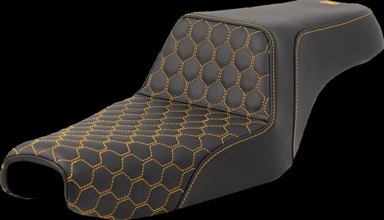 Saddlemen Step-Up Seat - Honeycomb - Gold Stitching Seat Step Up Hc Go i gruppen Reservdelar & Tillbehr / Ram och chassidelar / Sadlar / Sadlar Sportster hos Blixt&Dunder AB (08040809)