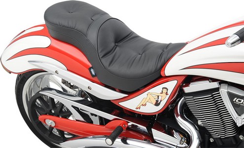 Drag Specialties Seat Low-Profile Touring With Backrest Rear Low Profi i gruppen Reservdelar & Tillbehr / Victory hos Blixt&Dunder AB (08101577)