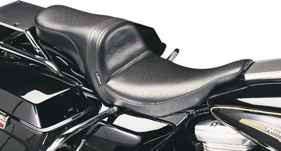 Le Pera Seat Daytona 2-Up Smooth Black 2Up Daytona 02-07 Flh/Flt i gruppen Reservdelar & Tillbehr / Ram och chassidelar / Sadlar / Sadlar Touring hos Blixt&Dunder AB (19102152)