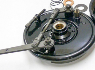 Samwel Front Double cam drum brake, black and parkerized i gruppen Reservdelar & Tillbeh�r / Bromsar / Trumbromsar hos Blixt&Dunder AB (31-6050)