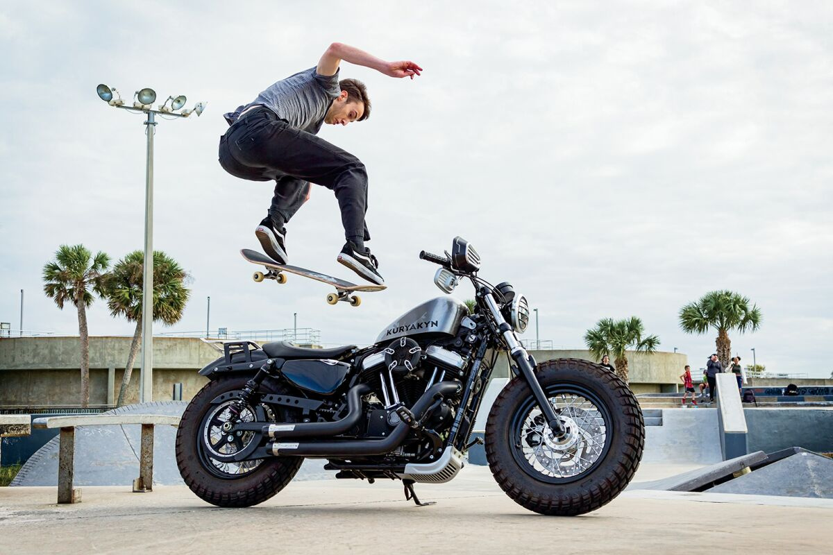 Kuryakyn  Grips Dillinger - Hd 82-Up Cab