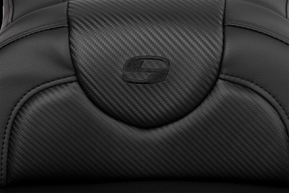 Saddlemen Seat Roadsofa Cf Ext Rch W/Br Black Stitch Seat Roadsofa Cf