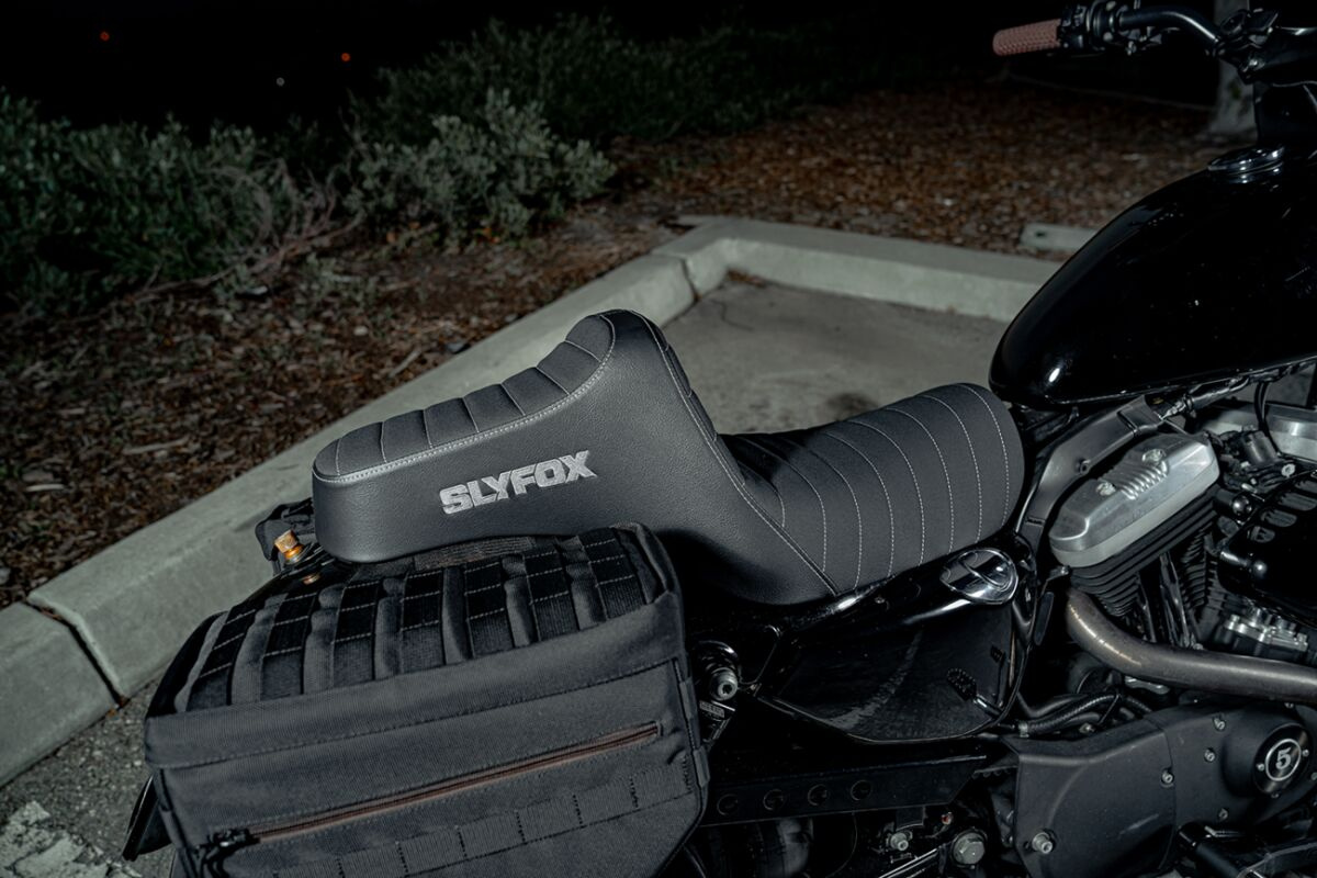 Slyfox Highnoon Seat - Vinyl - Classic Stitch - Silver Logo - Xl Seat