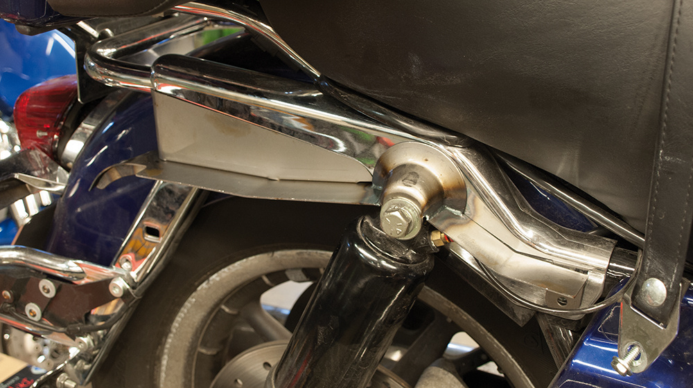 Sk�rmpanel FLHX Street Glide 06-upp mellan sk�rm/packv�skor, pl�tren