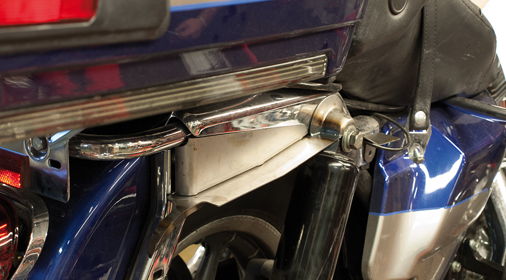 Sk�rmpanel FLHX Street Glide 06-upp mellan sk�rm/packv�skor, pl�tren