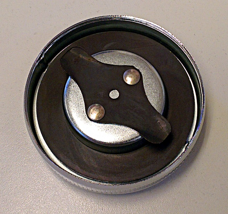 Tanklock, oventilerat, v�. sida Fatbobtank, f�r bajonett fattning