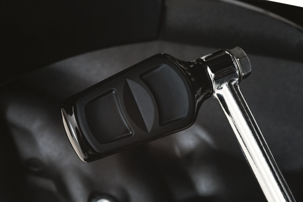 Kuryakyn Shift Peg Kinetic Black Peg Shift Kinetic Gblk