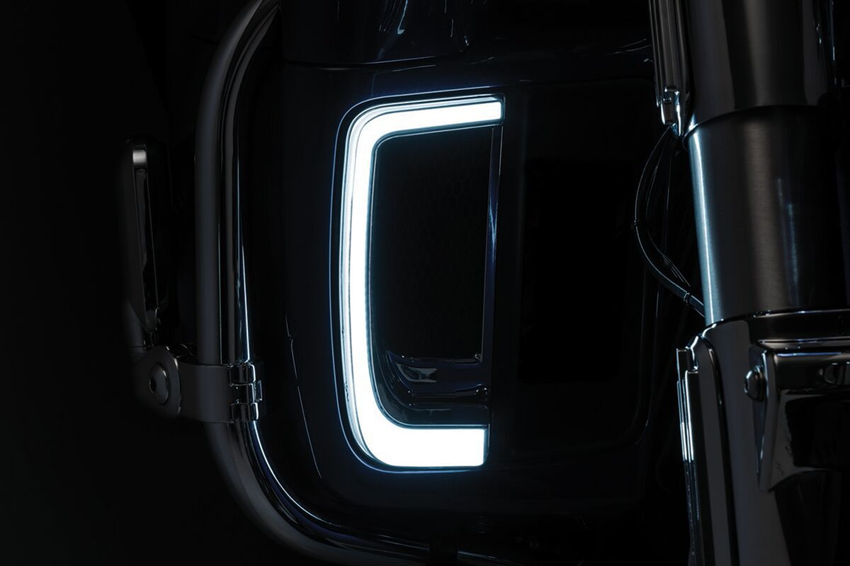 Kuryakyn Tracer L.E.D. Fairing Low Grill Lower Tracer W/Led - Fl