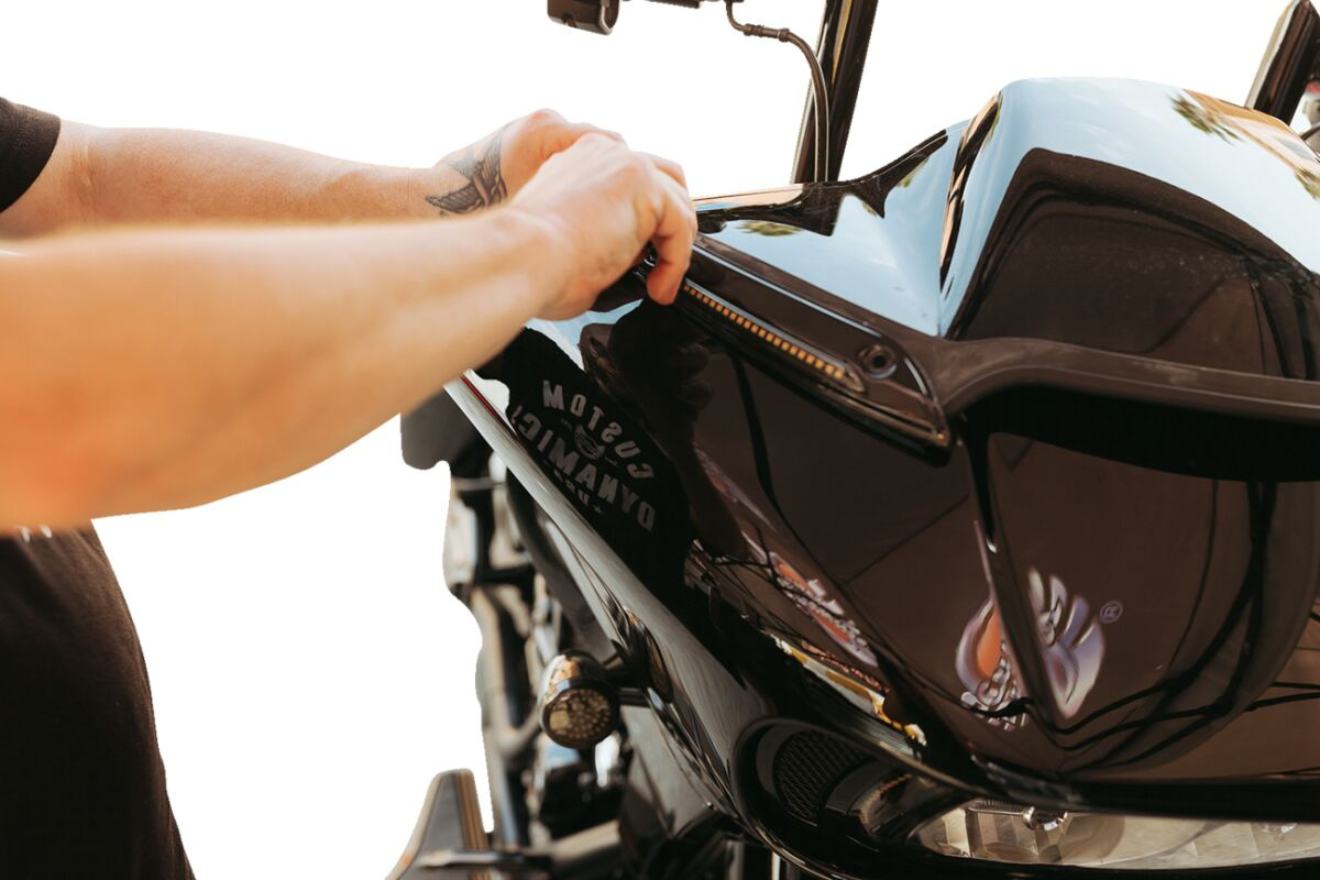 Custom Dynamics Trim W-Shld Fltr Blk Road Glide Windshield Trim For