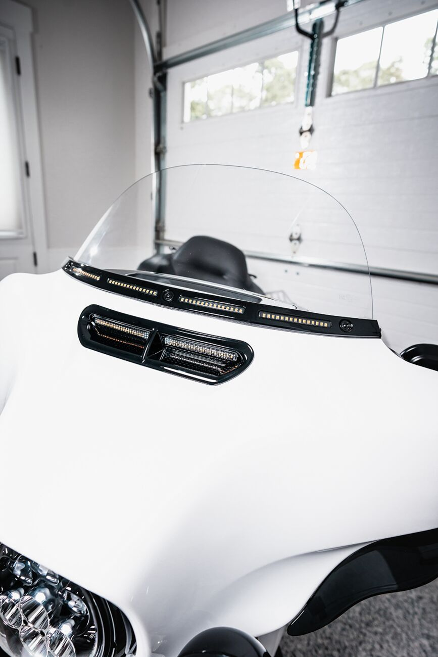 Custom Dynamics Trim Wshld Flht Seq Blk Sequential Windshield Trim Wit