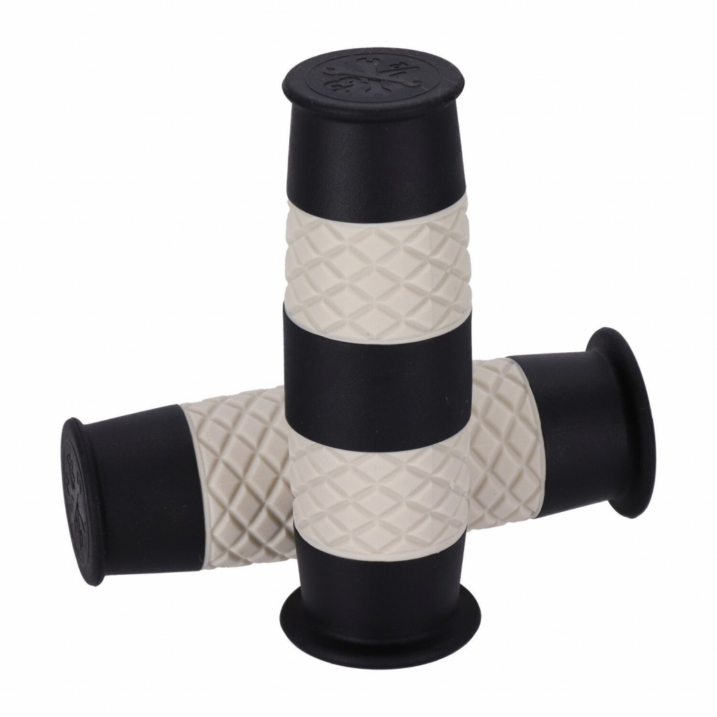 13 1/2, Outlaw grips. Black/White 1