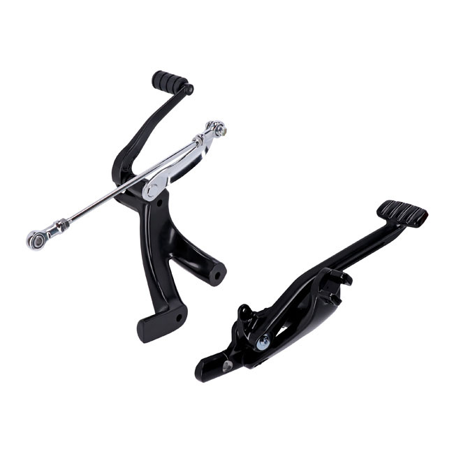 M8 Softail Forward Control Kit. Black Softail: 18-20 Fxbb Street Bob 1