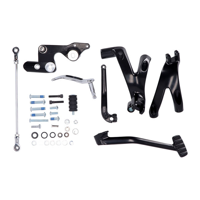 M8 Softail Forward Control Kit. Black Softail: 18-20 Fxbb Street Bob 1